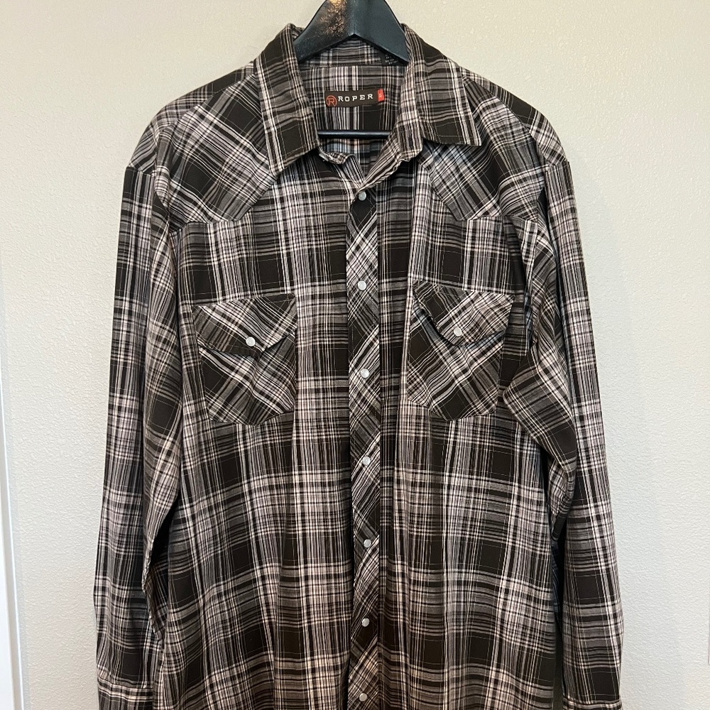 ROPER MEN'S LONG SLEEVE CHOCOLATE/CREAM PLAID SNAP SHIRT. SIZE XL. PREOWNED.